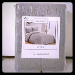 Queen 3 piece rev. quilt set